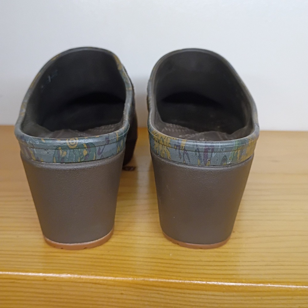 Crocs Dual Comfort Womens Clogs Shoes Brown/Floral Heels Mules Slip On Size 7 - Picture 5 of 11